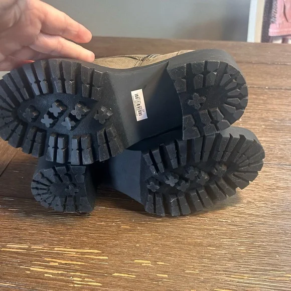 Nwt torrid sock detail hiker boots size 9.5WW - Picture 10 of 12